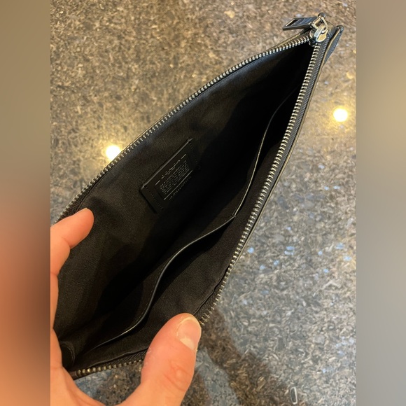 Coach Men’s Black Embossed Smooth Leather Clutch Bag NWOT - Picture 4 of 5